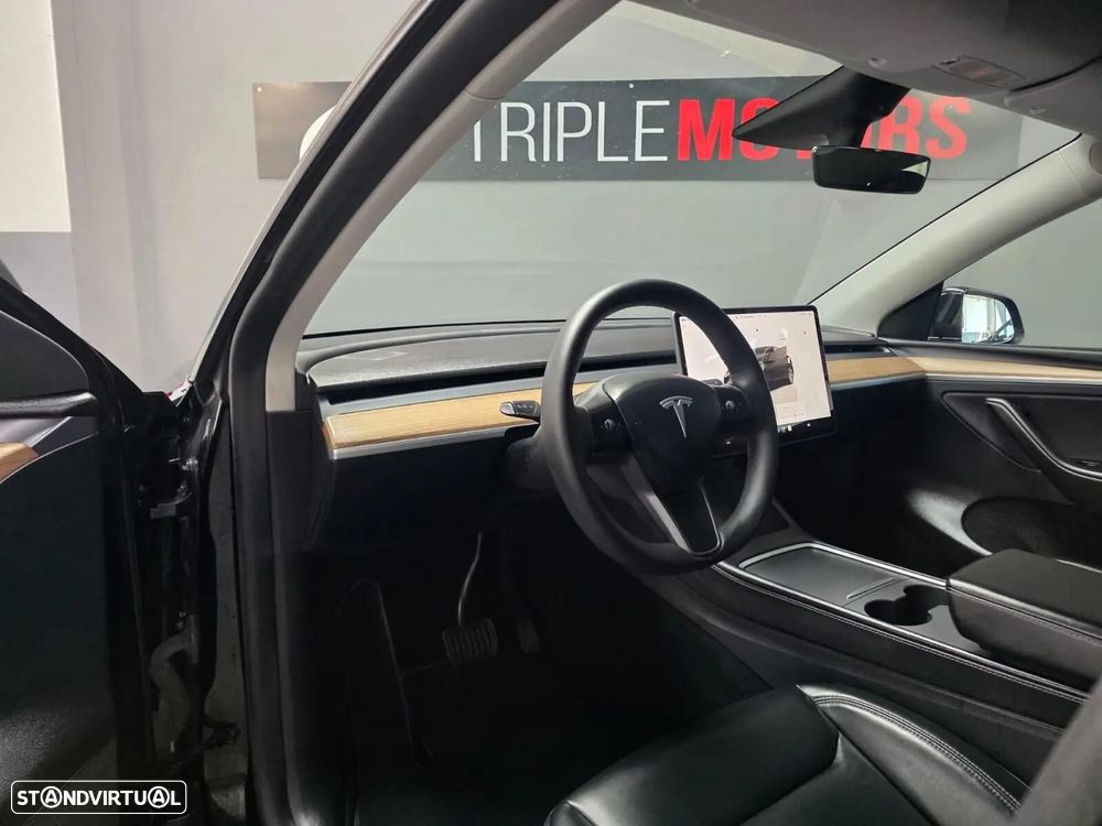 Tesla Model Y Long Range Dual Motor AWD - 6