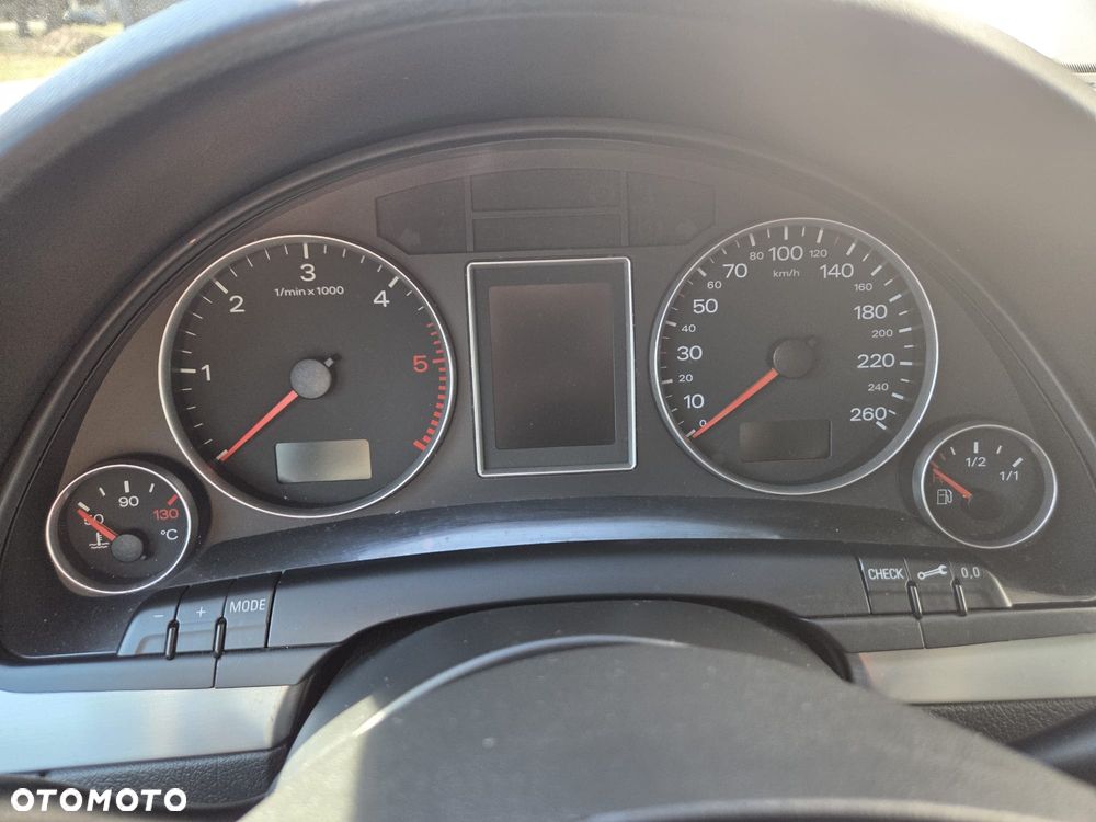 Audi A4 Avant - 4