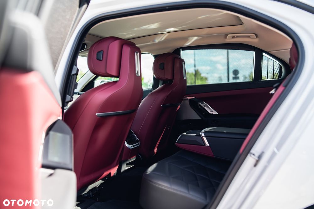 BMW Seria 7 730d xDrive mHEV - 32
