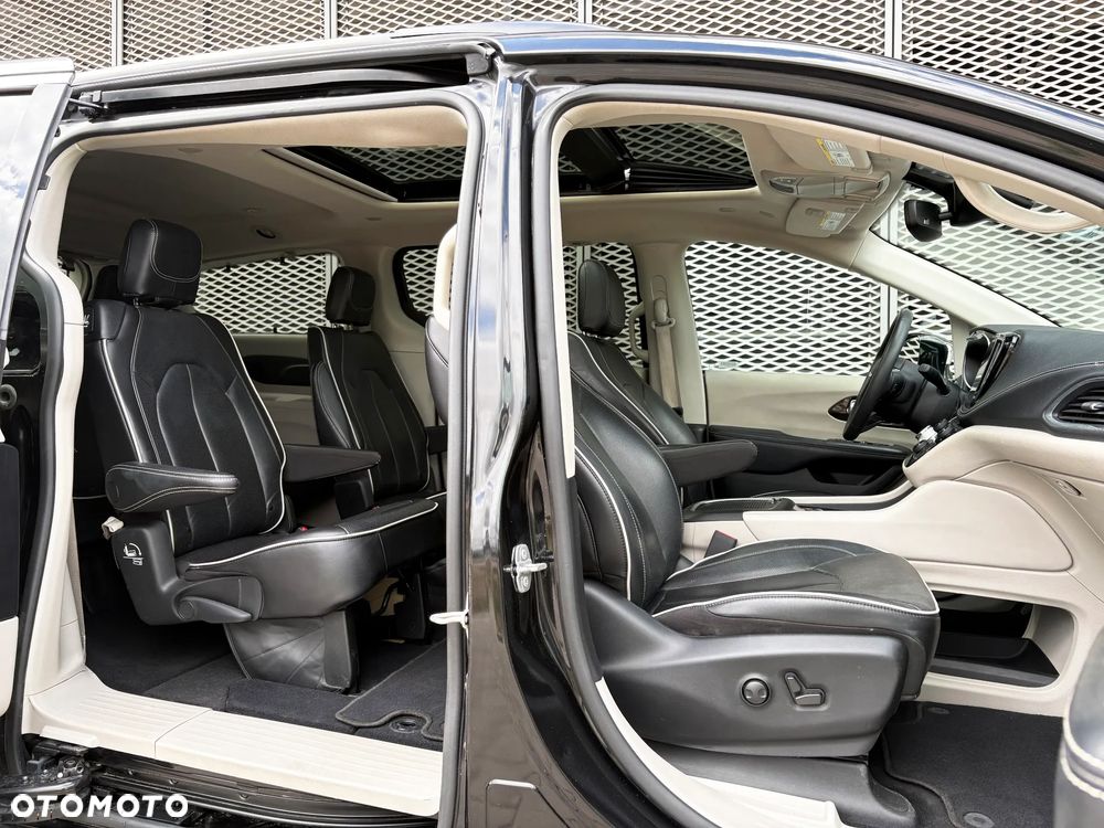 Chrysler Pacifica - 14