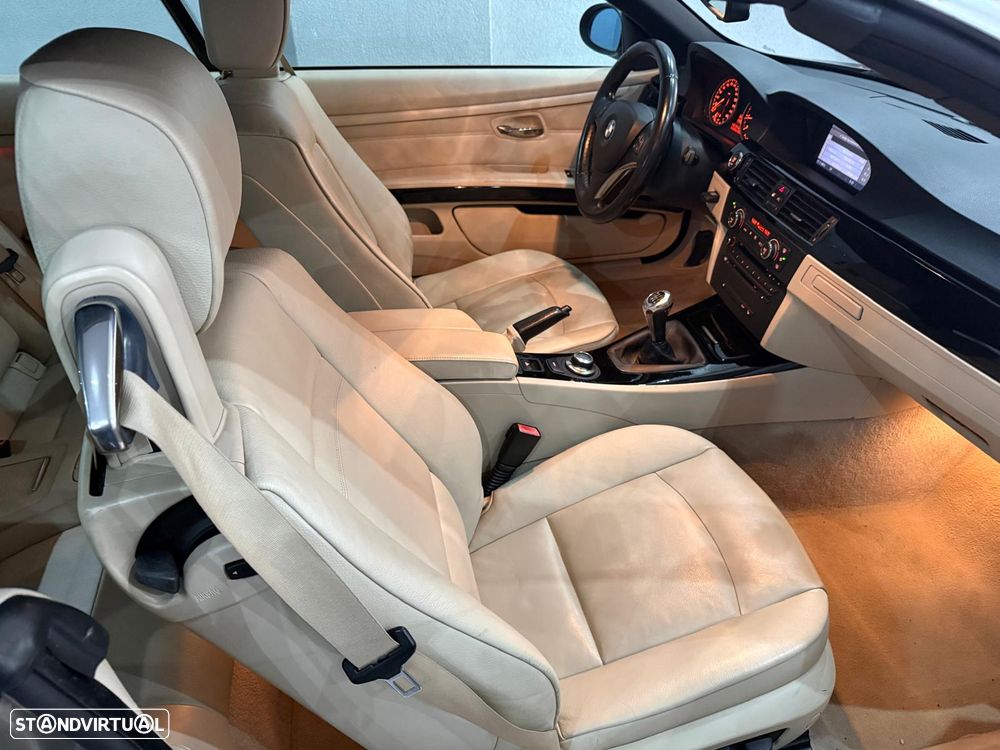 BMW 320 i Edition Exclusive - 23