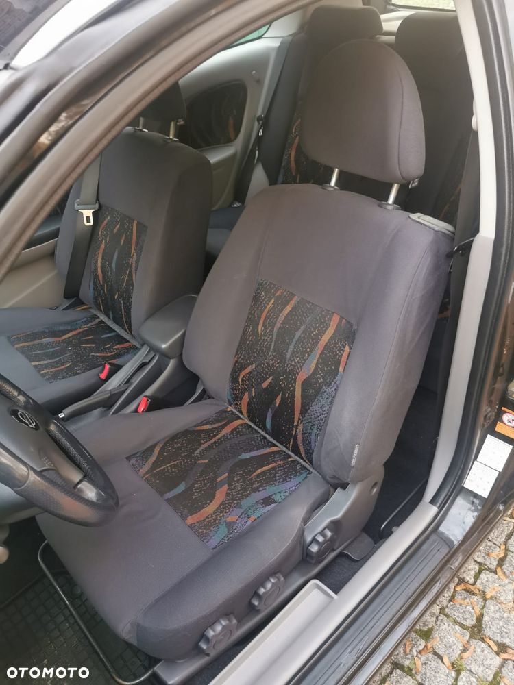 Nissan Almera - 15