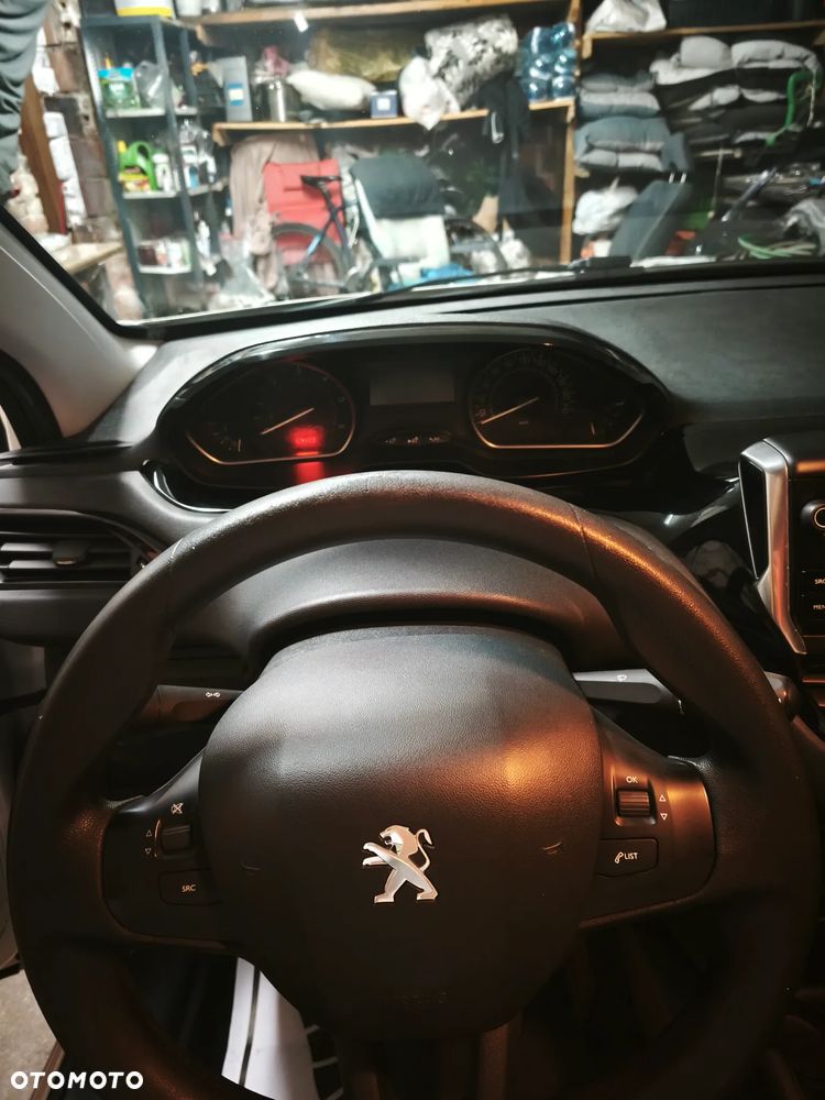 Peugeot 208 - 23