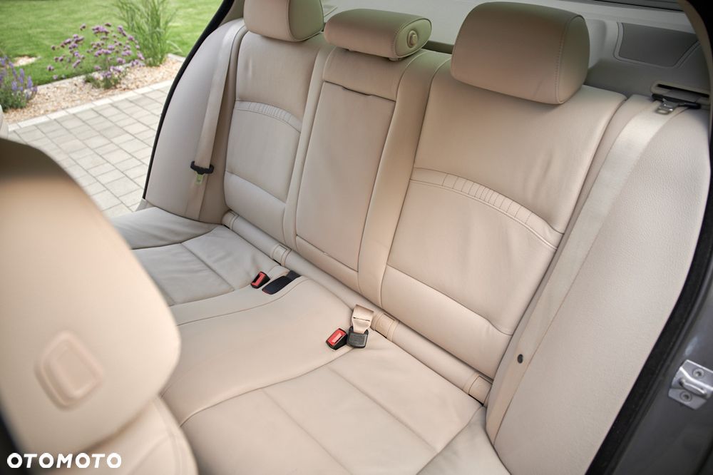 BMW Seria 5 525d xDrive Modern Line - 25