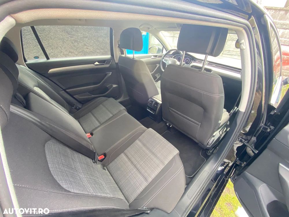 Volkswagen Passat - 12