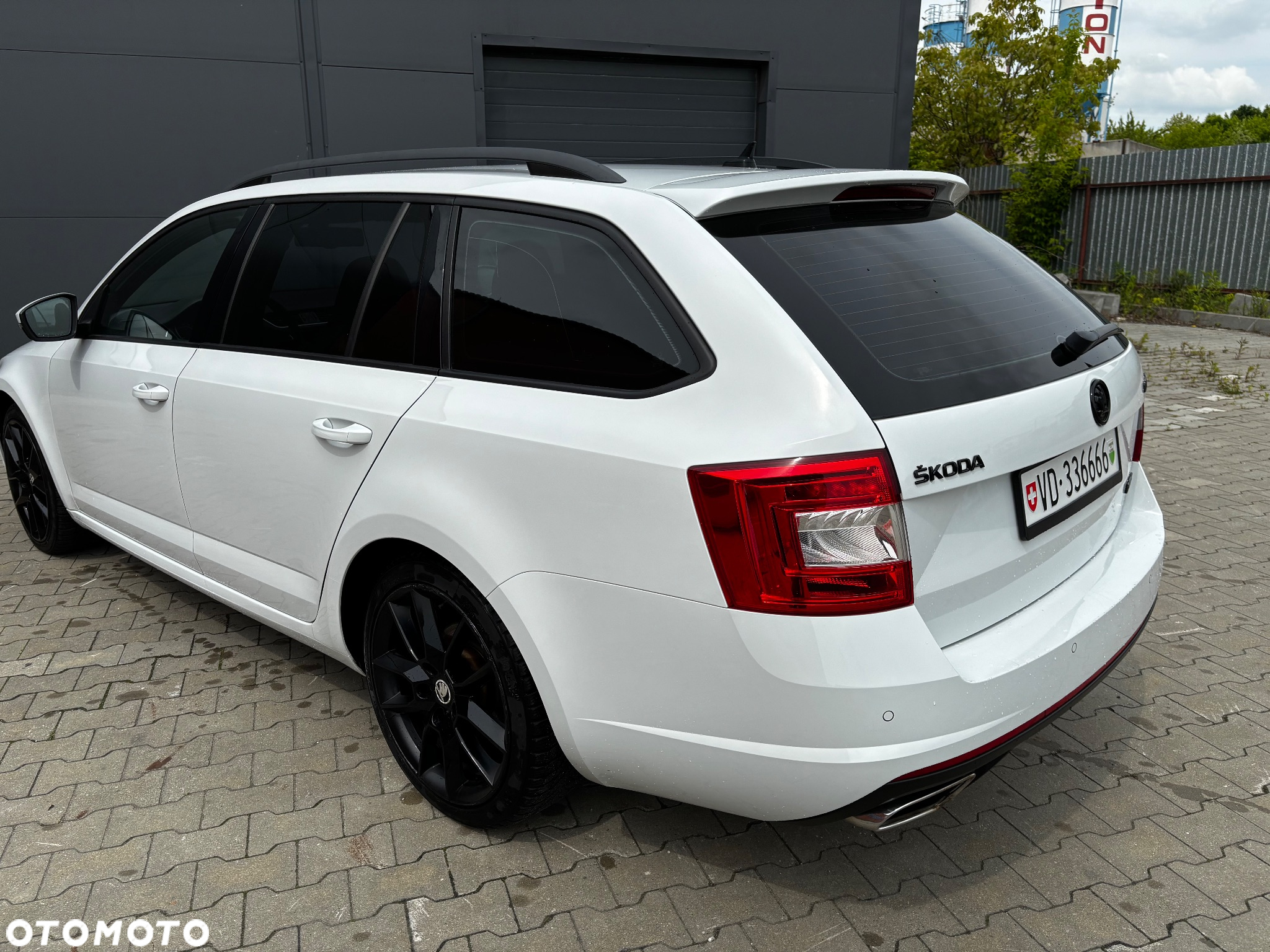 Skoda Octavia 2.0 TDI DSG RS - 8