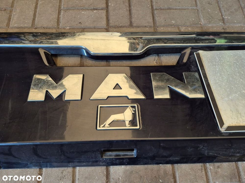 MASKA ATRAPA GRILL EMBLEMAT MAN TGX EURO 5 81611506065 - 2