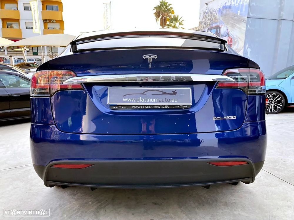 Tesla Model X - 4