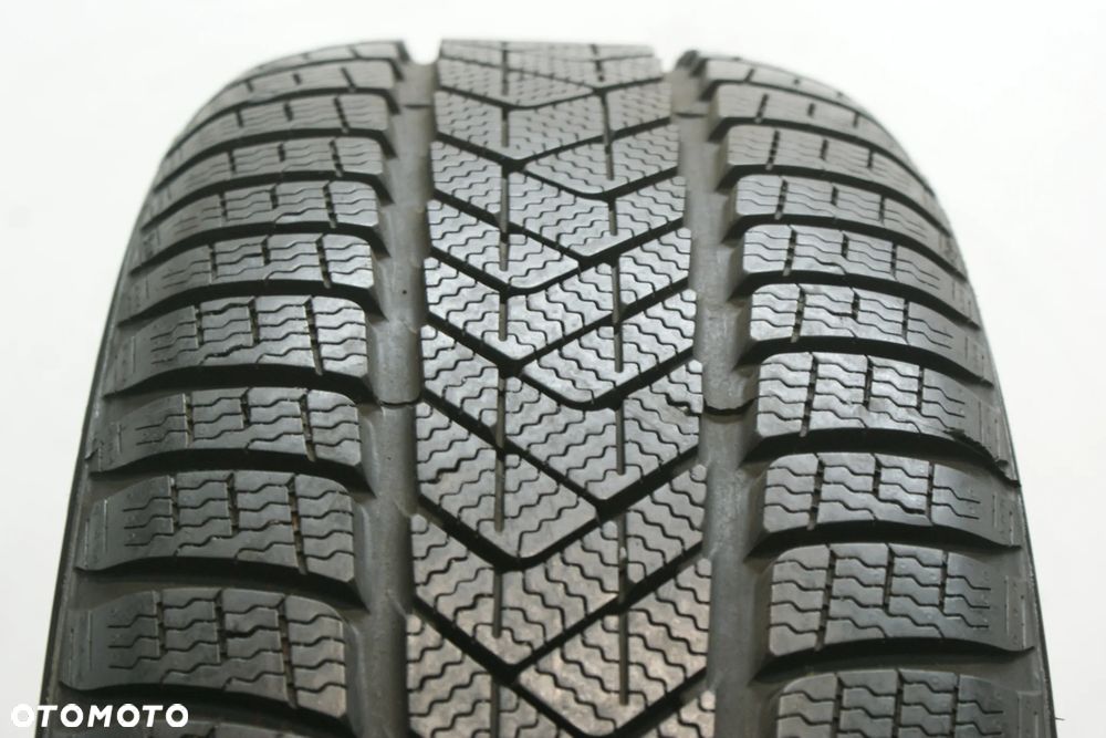 225/55R18 PIRELLI WINTER SOTTO ZERO 3 , 7,7mm 2024r B3444