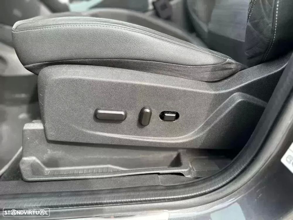 Ford Kuga 1.5 TDCi ST-Line Limited Edition - 40