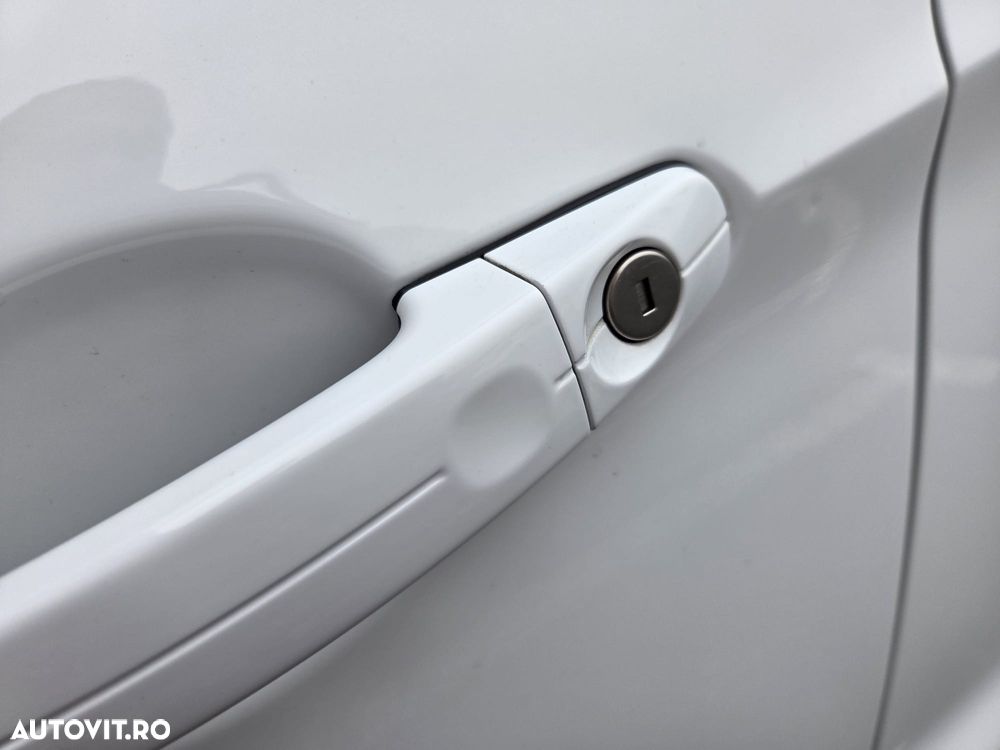 Ford Kuga 2.0 TDCi 2x4 ST-Line - 26