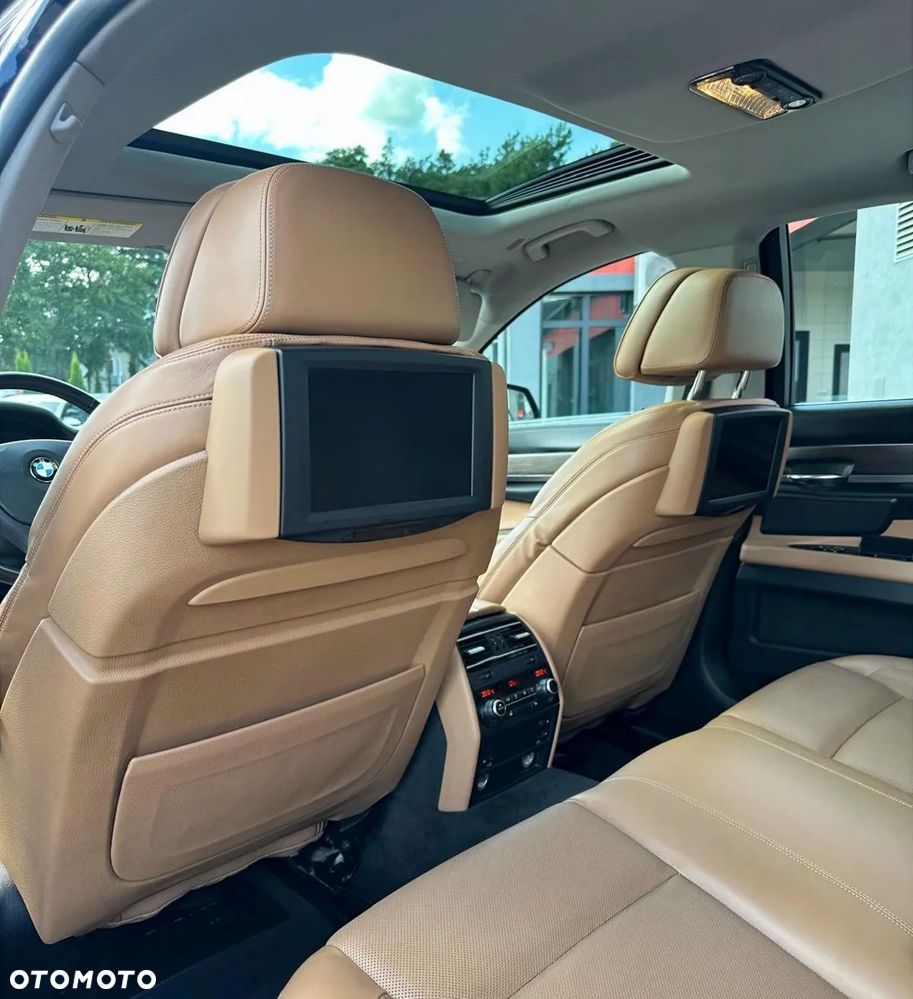 BMW Seria 7 750i xDrive - 15