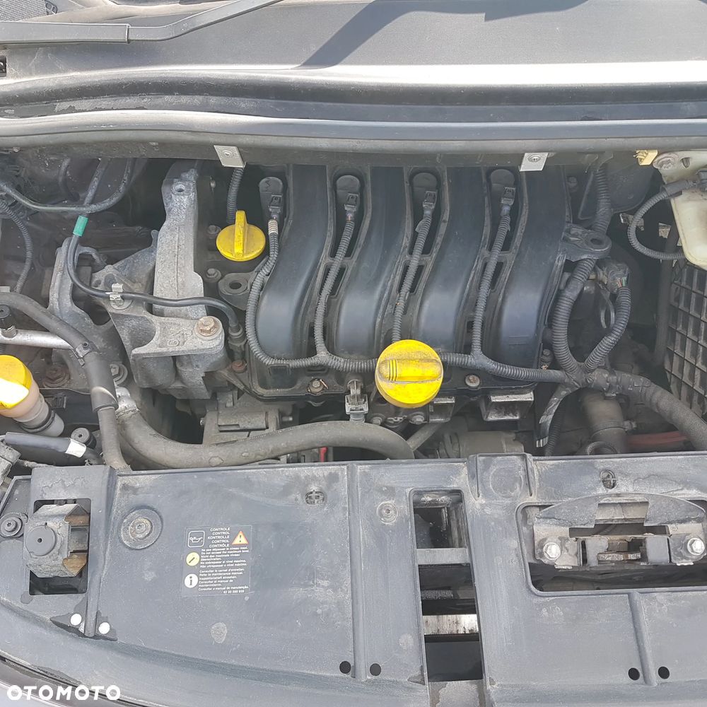 Renault Scenic 1.6 16V 110 Dynamique - 10