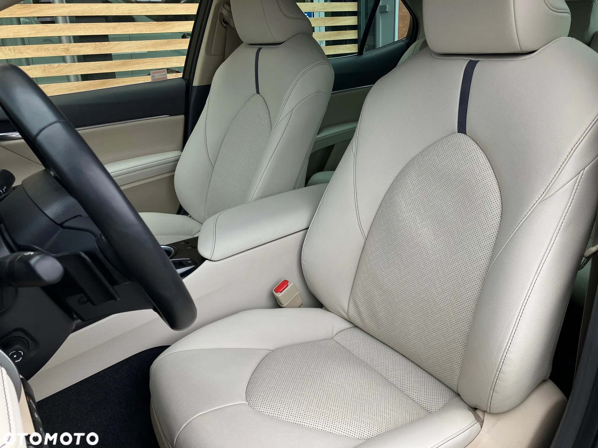 Toyota Camry 2.5 Hybrid Executive CVT - 36