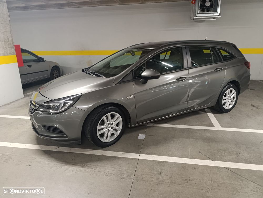 Opel Astra Sports Tourer - 2