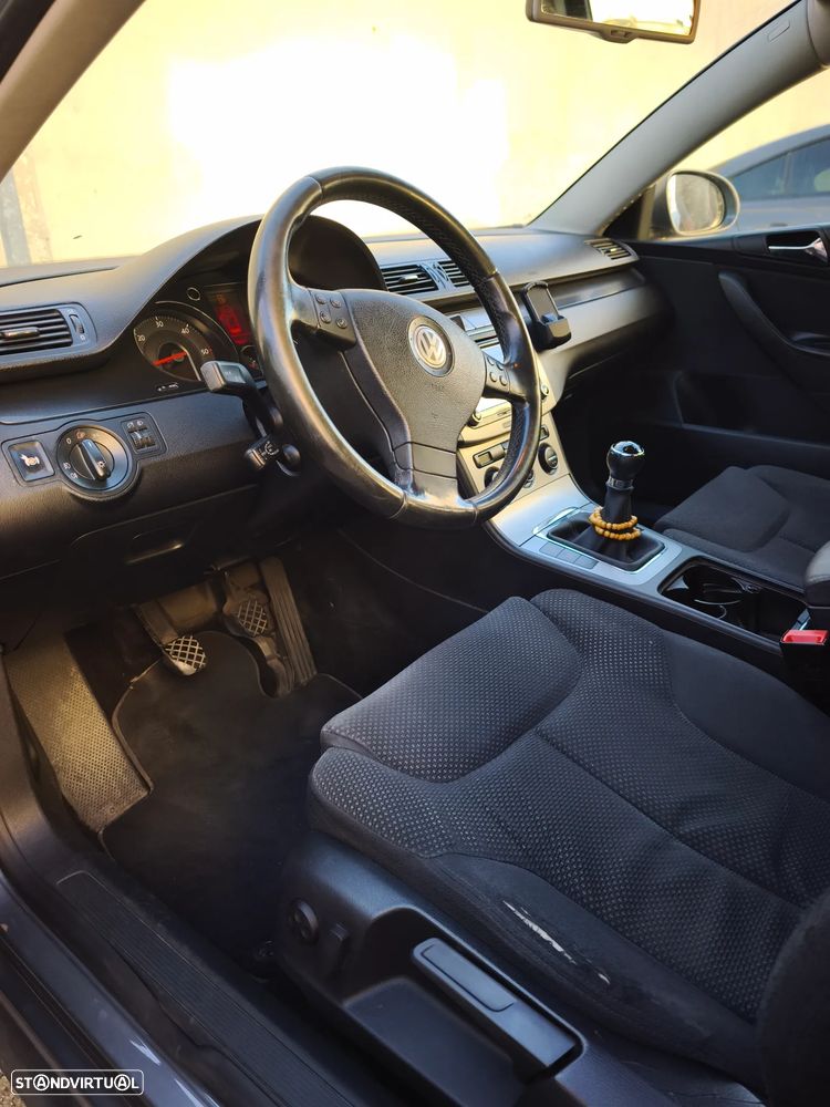 VW Passat Variant 2.0 TDi Confortline - 21