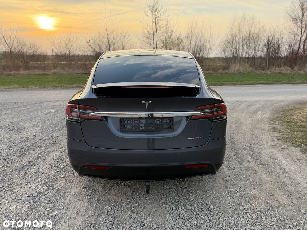 Tesla Model X - 6