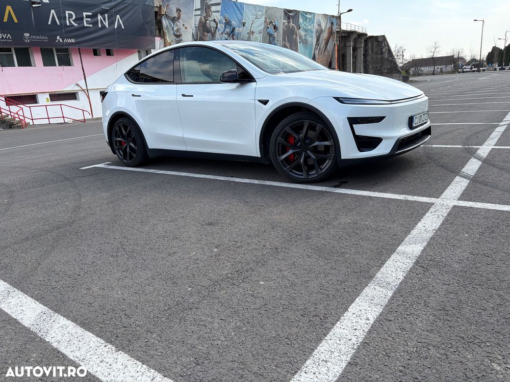 Tesla Model Y AWD Performance - 1