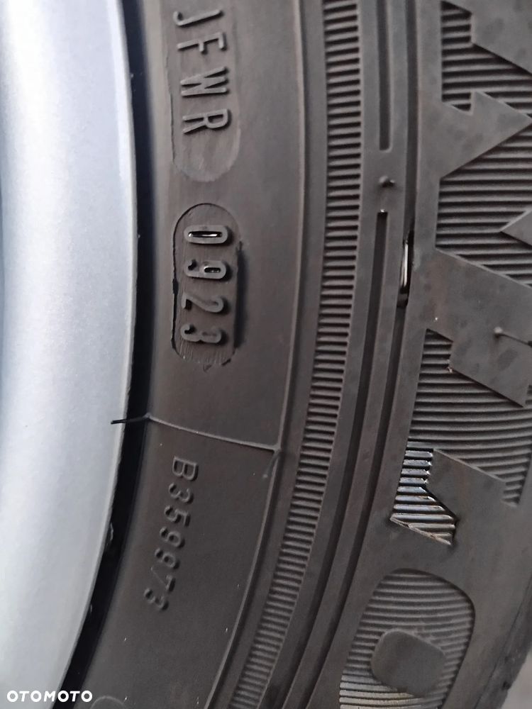 Toyota Avensis 1.8 Comfort - 28