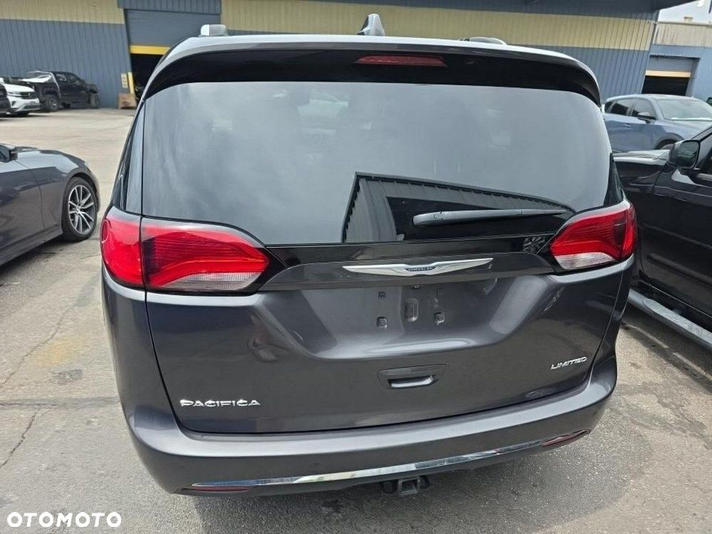 Chrysler Pacifica - 4