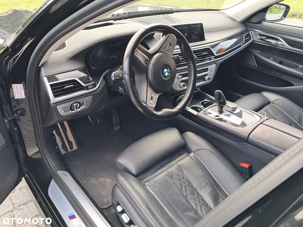 BMW Seria 7 750i xDrive - 8