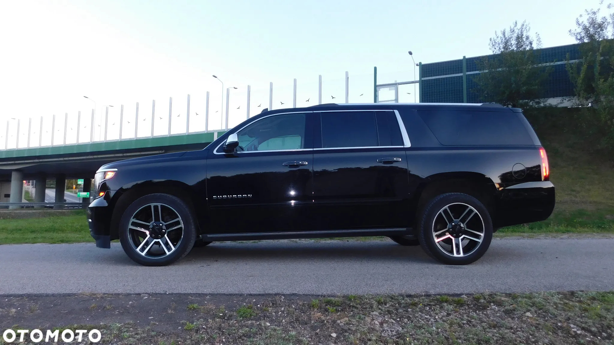 Chevrolet Suburban - 12