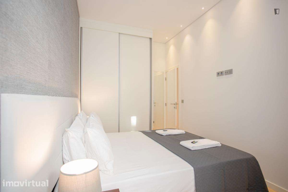 Apartamento com 1 quartos - localizado em Sé Porto - Grande imagem: 2/19