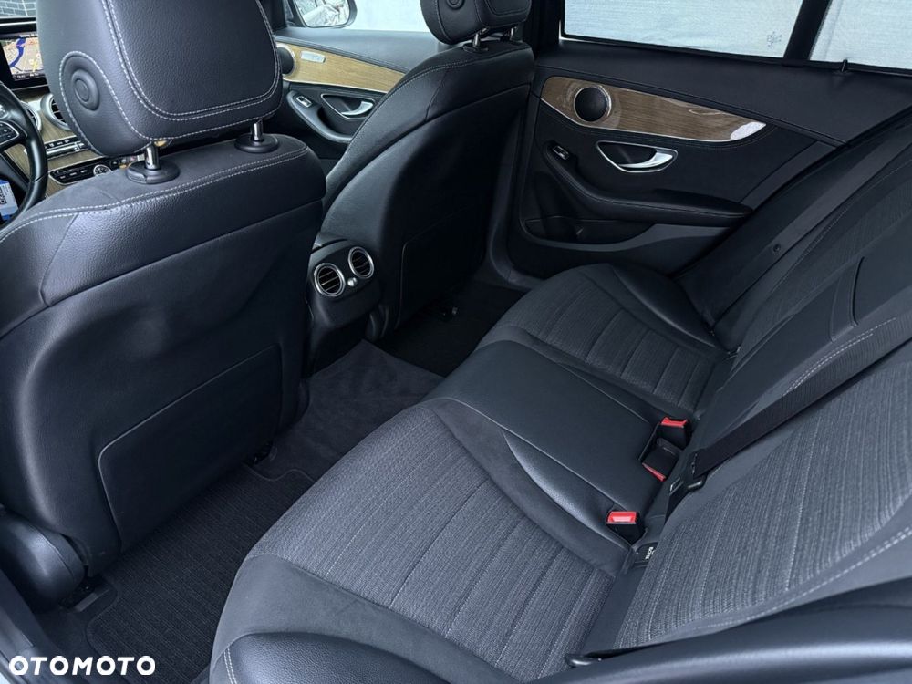 Mercedes-Benz Klasa C 180 7G-TRONIC Exclusive - 32