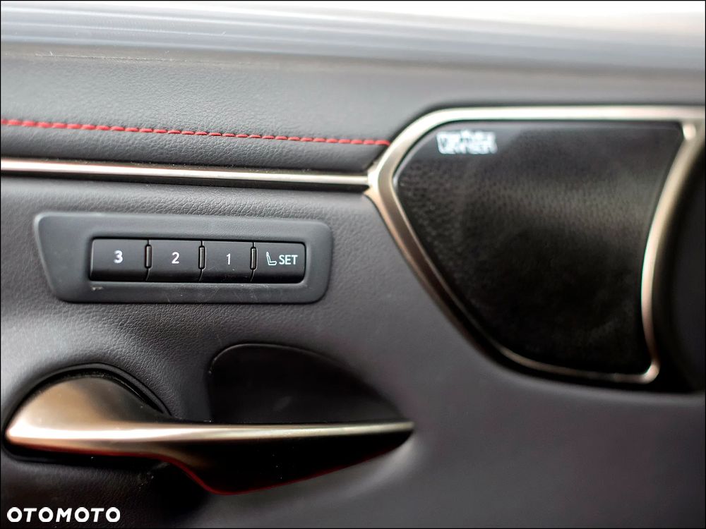 Lexus ES 300h F Sport - 30