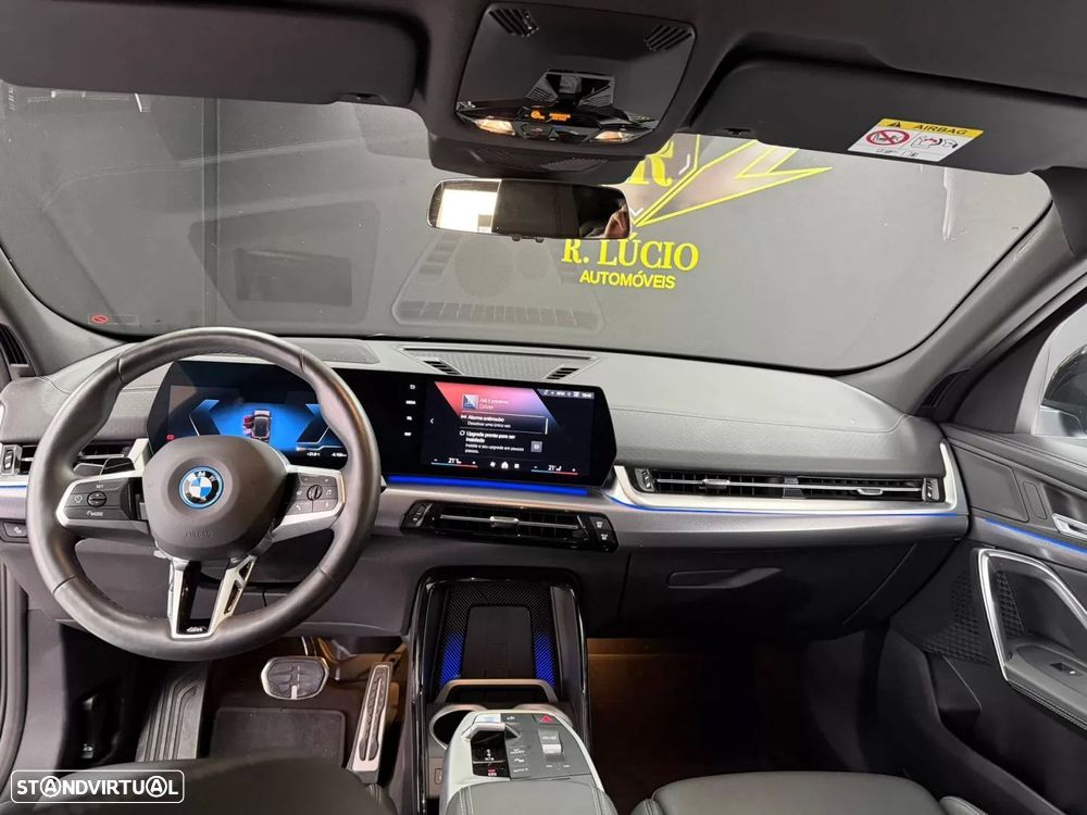 BMW iX2 eDrive20 Pack Desportivo M - 29
