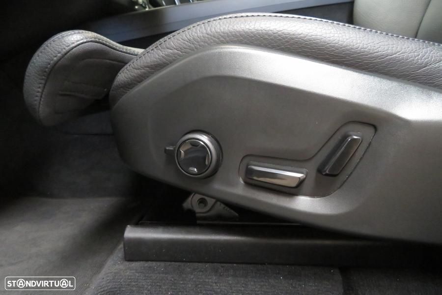 Volvo XC 60 2.0 T6 PHEV Ultimate Dark AWD - 12