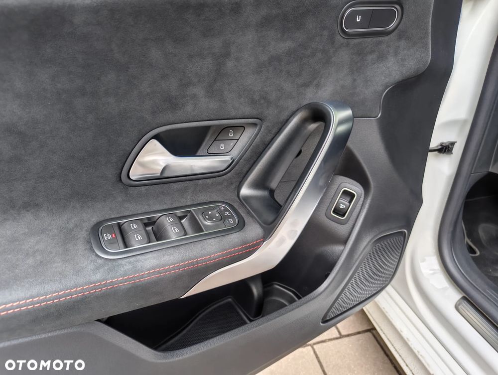 Mercedes-Benz CLA 200 mHEV AMG Line 7G-DCT - 11
