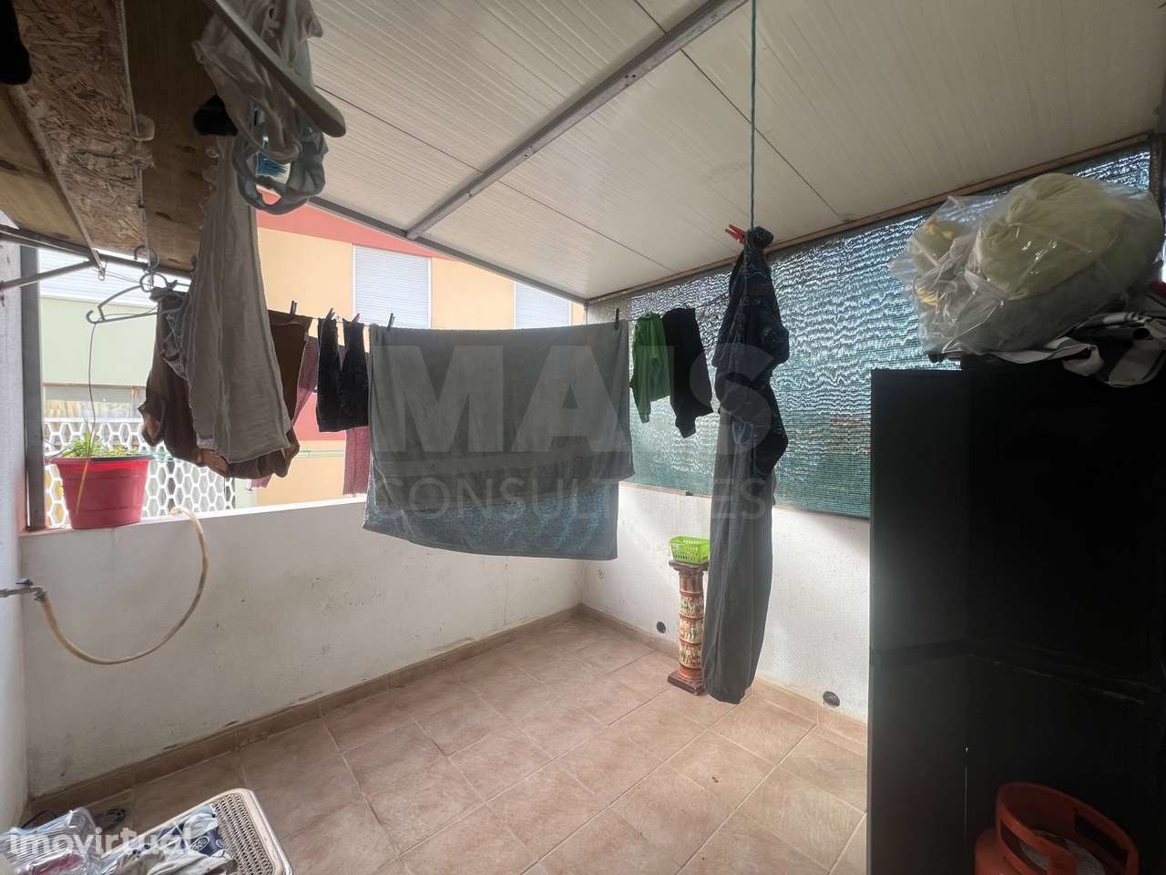 Prédio com três Fracções de Utilização Independente - Grande imagem: 5/9