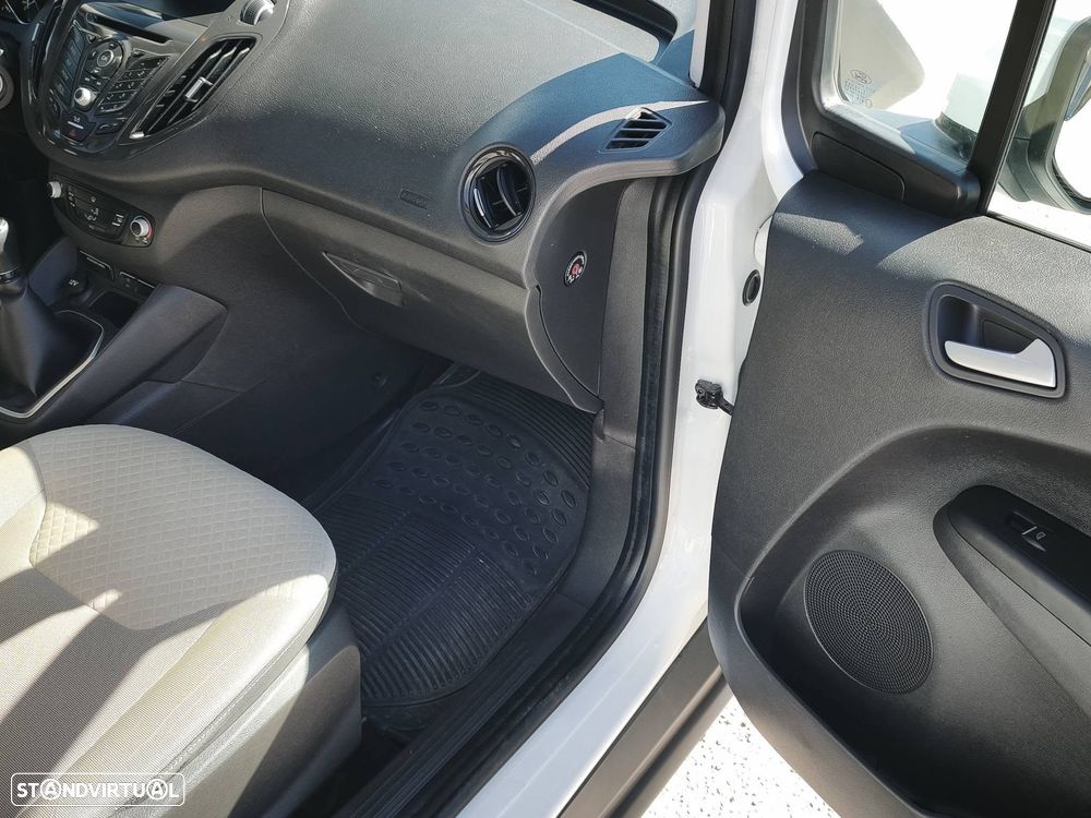 Ford Tourneo Courier 1.0 EcoBoost Titanium - 23