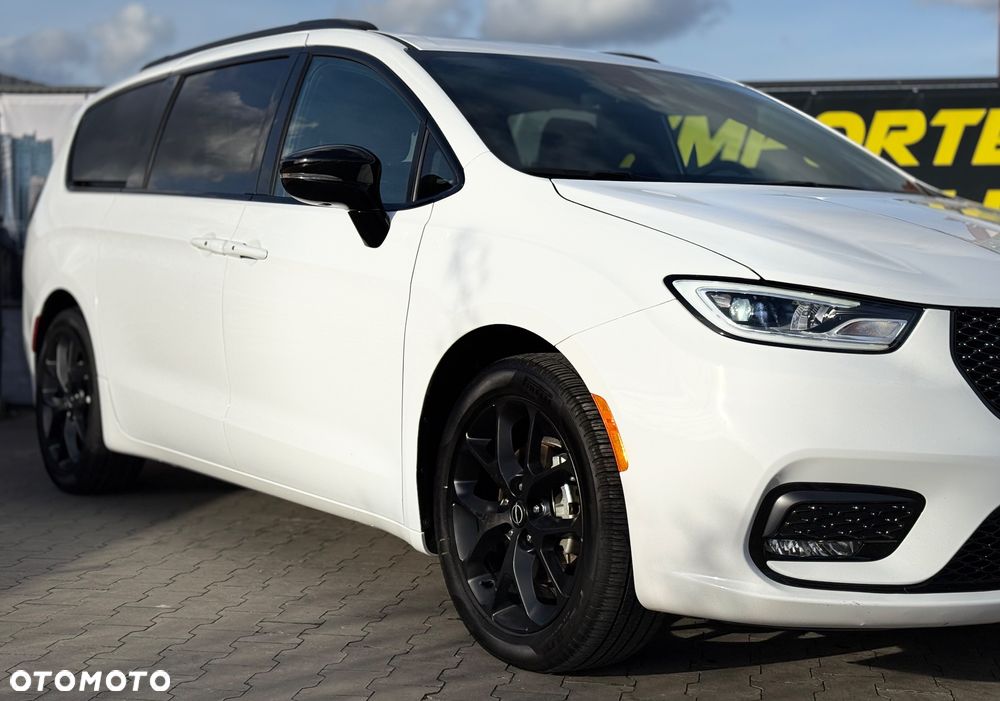 Chrysler Pacifica - 3