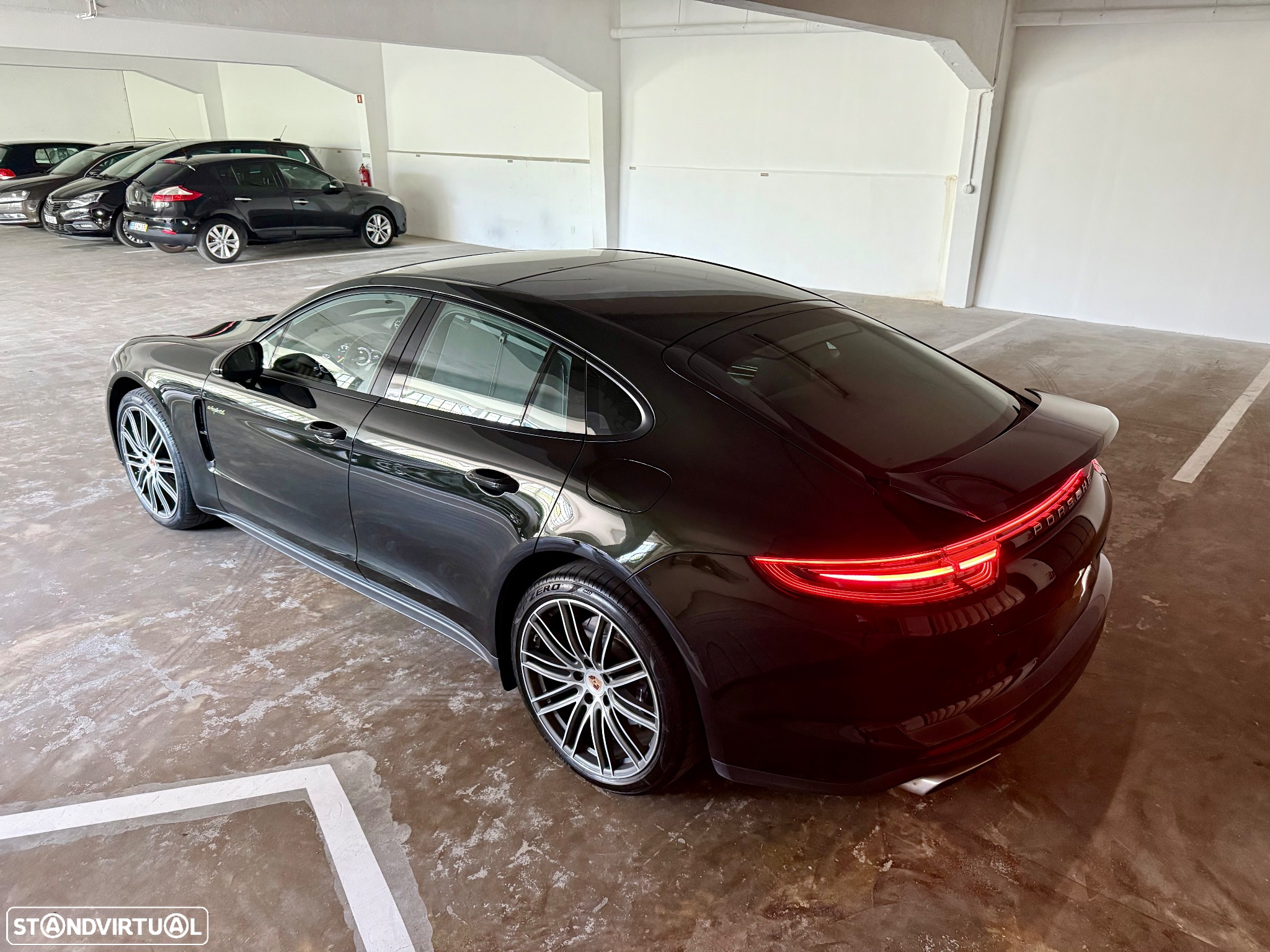 Porsche Panamera 4 E-Hybrid - 3