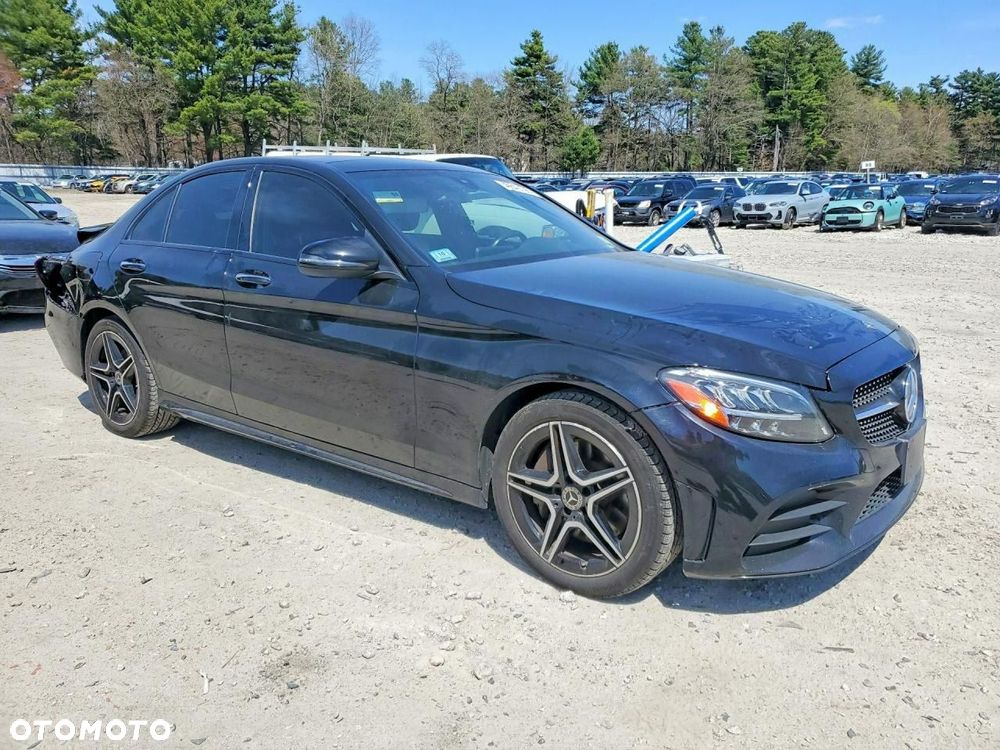 Mercedes-Benz Klasa C 300 4Matic 9G-TRONIC AMG Line - 2