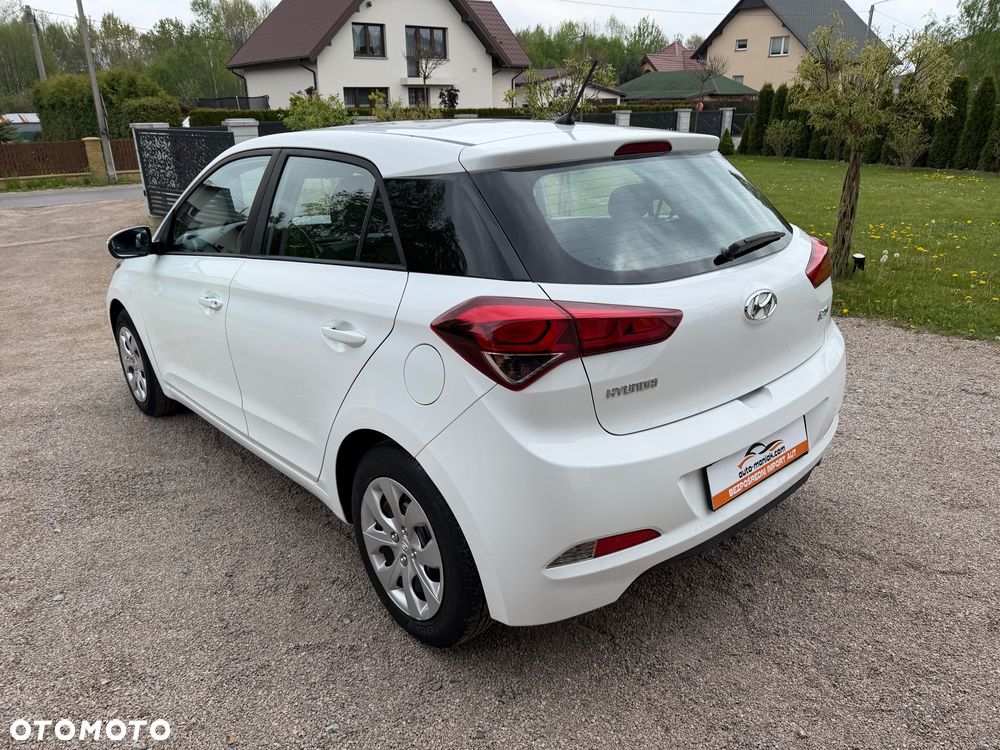Hyundai i20 blue 1.2 - 3