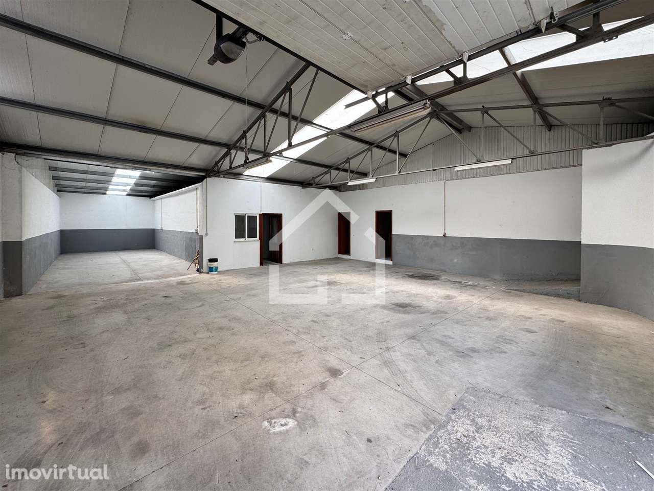 Armazém com 220m2 em S.M.Feira - Grande imagem: 2/8