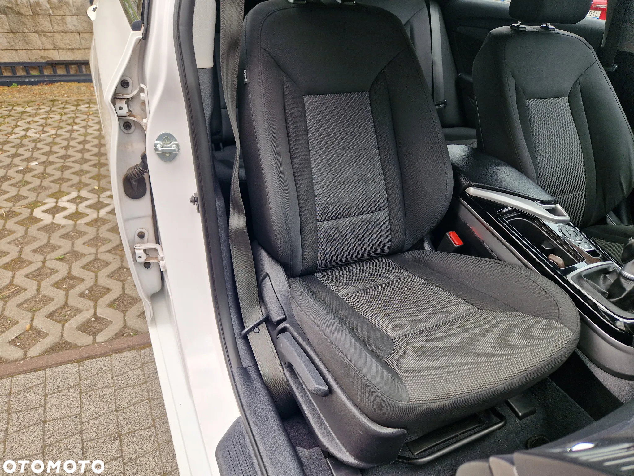 Hyundai i40 Kombi blue 1.6 Family+ - 35