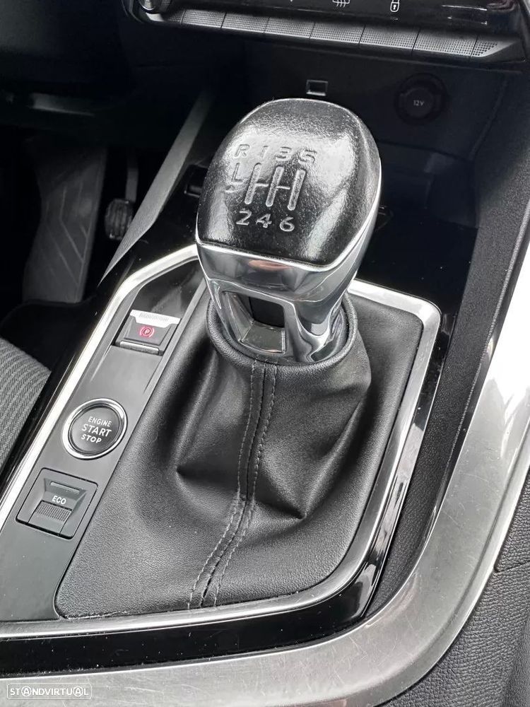 Peugeot 3008 PureTech 130 Stop & Start GPF Allure Pack - 42