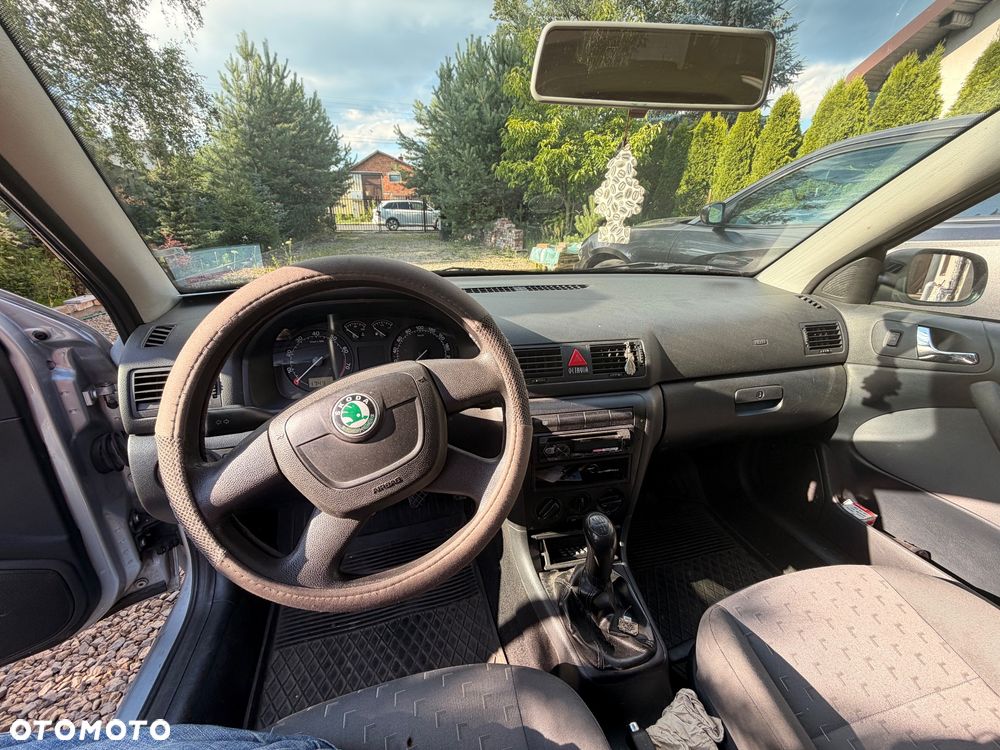 Skoda Octavia 1.6 Tour - 6