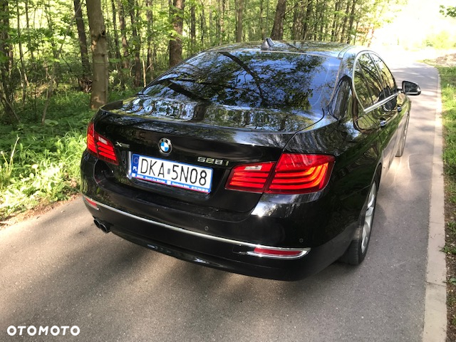 BMW Seria 5 528i xDrive - 4