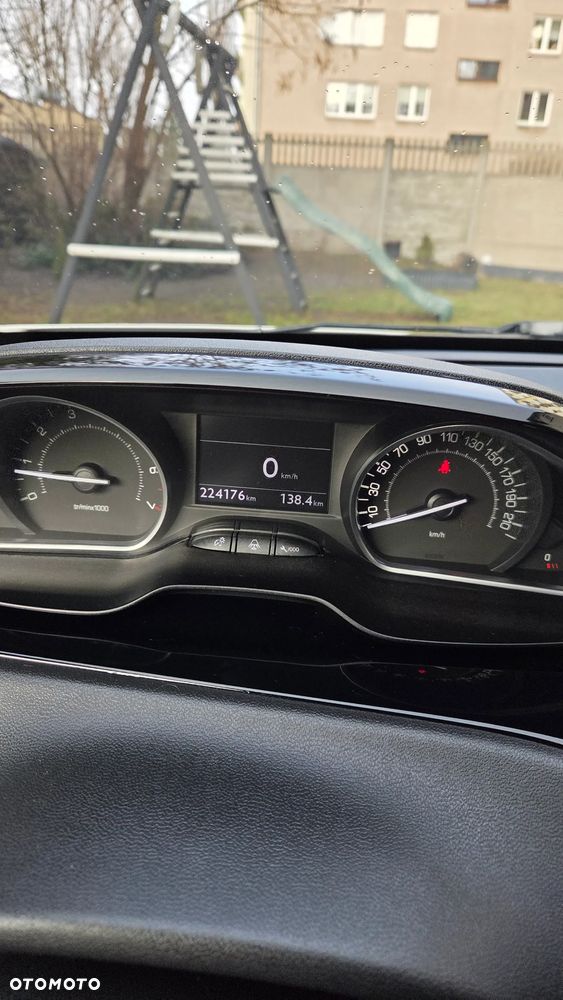 Peugeot 208 82 VTI Allure - 12