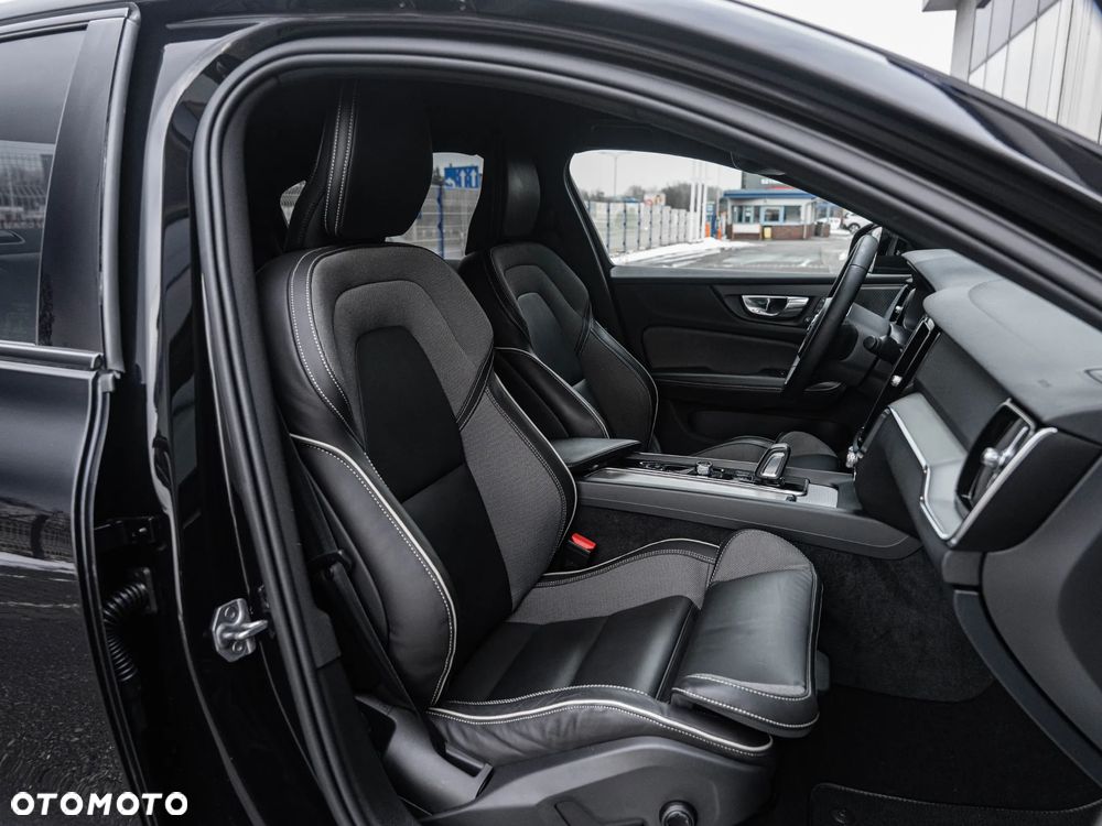 Volvo S60 B4 B DKG Plus Dark - 26