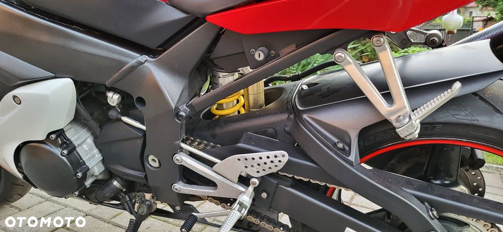 Yamaha R1 - 22