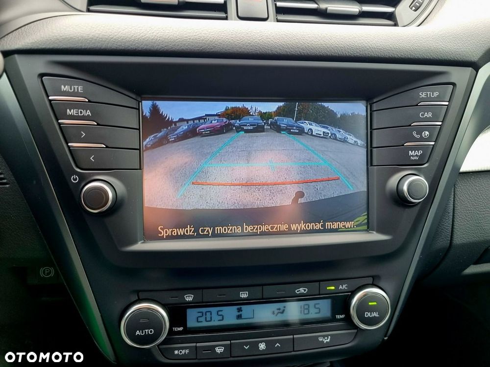 Toyota Avensis 1.8 Sol NAVI MS - 19