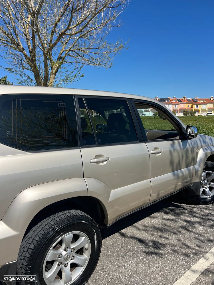 Toyota Land Cruiser Prado - 11
