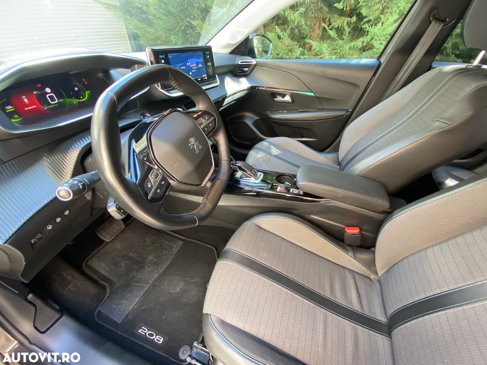 Peugeot 208 PureTech 100 EAT8 Allure Pack - 11
