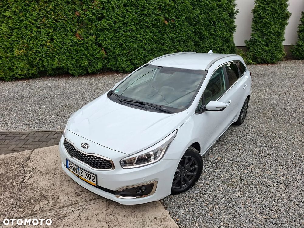 Kia Ceed 1.6 GDI DCT SW Platinum Edition - 32